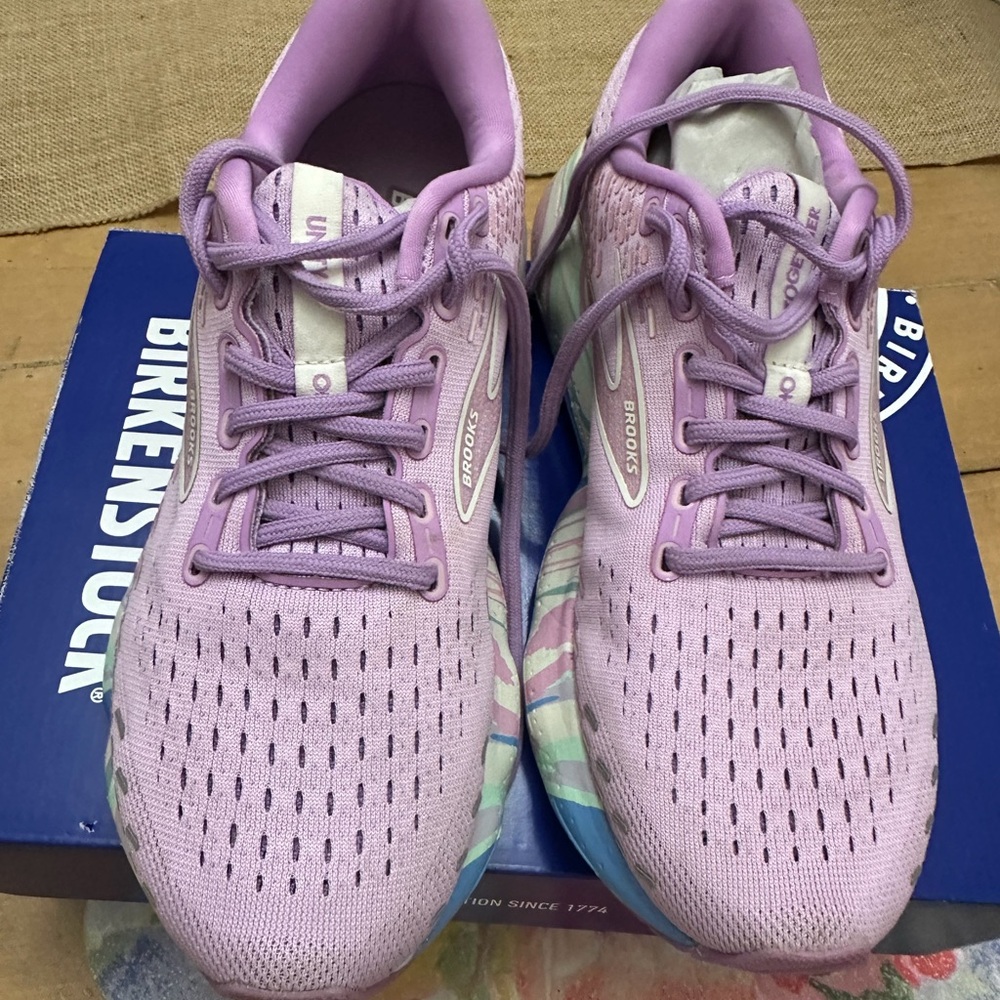 Brooks Lavender and Pastel Accent Running Sneakers